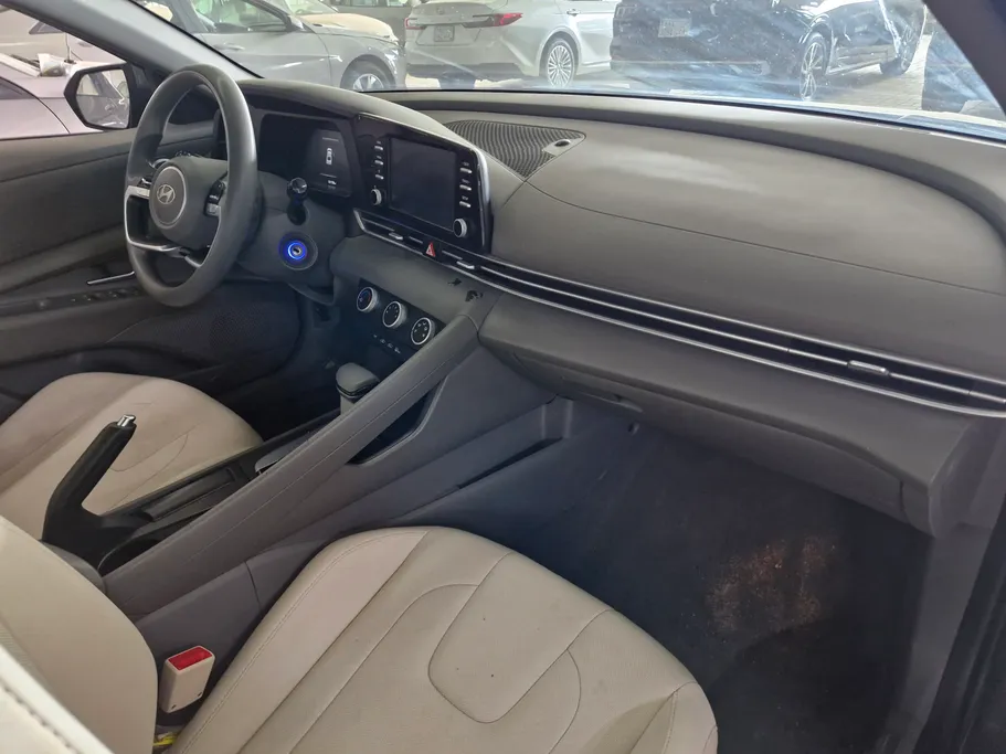 2024 Hyundai Elantra Smart 