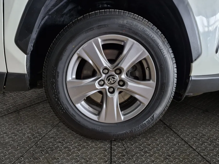 تويوتا راف فور LE 2022 