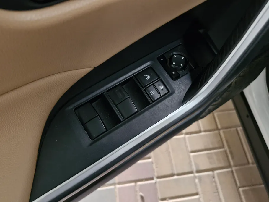 تويوتا راف فور LE 2022 