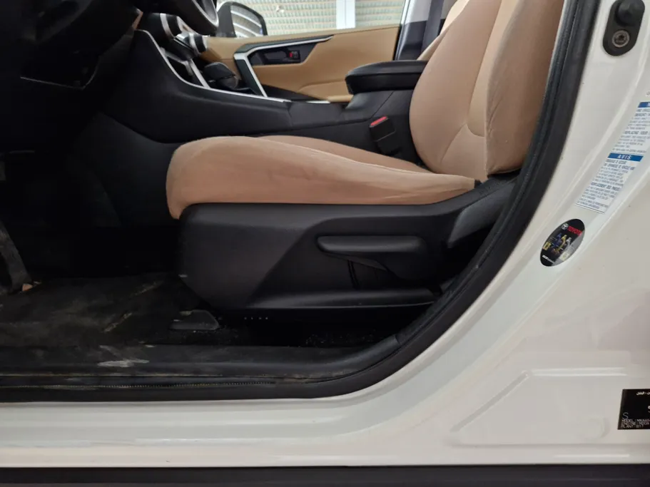 تويوتا راف فور LE 2022 