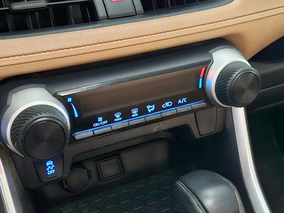 تويوتا راف فور LE 2022 