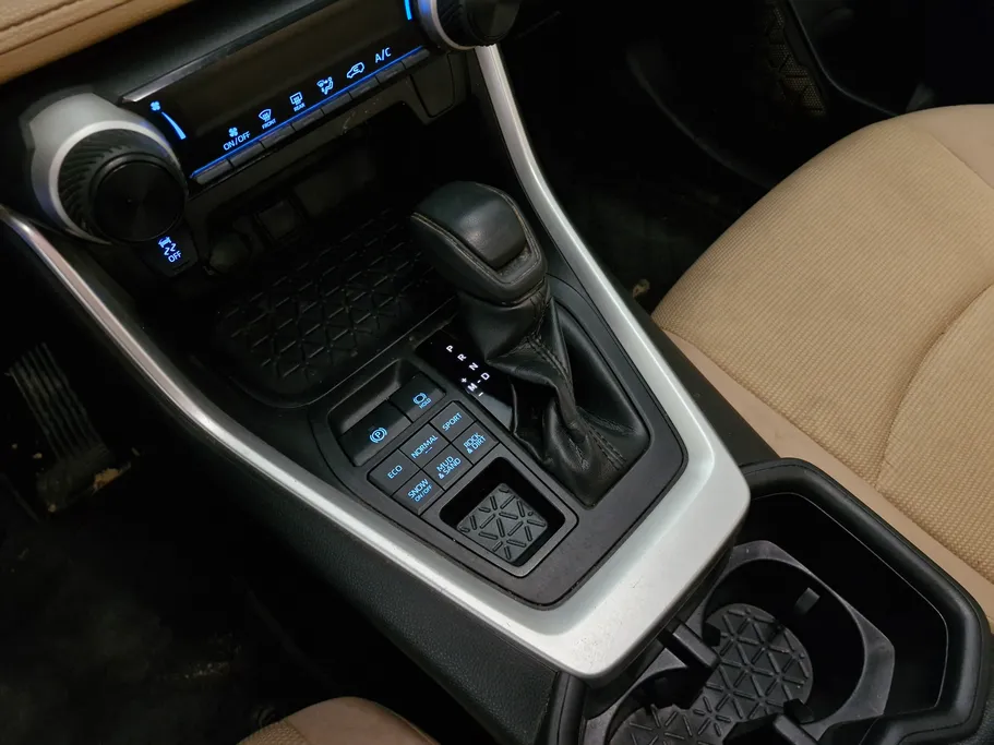 تويوتا راف فور LE 2022 