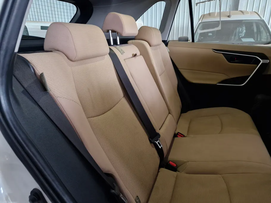 تويوتا راف فور LE 2022 