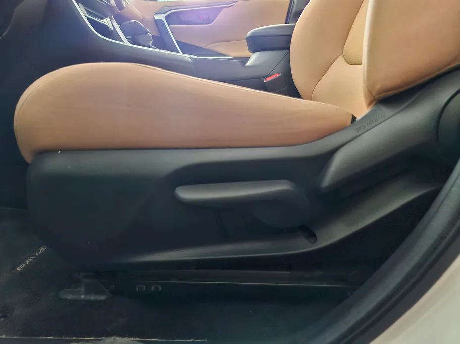 تويوتا راف فور LE 2023 