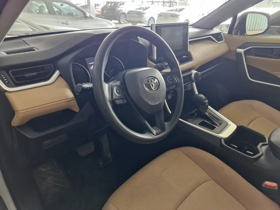 تويوتا راف فور LE 2023 