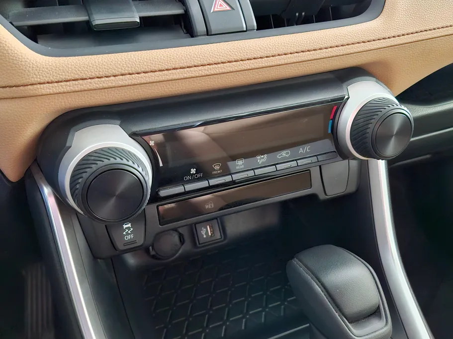 تويوتا راف فور LE 2023 