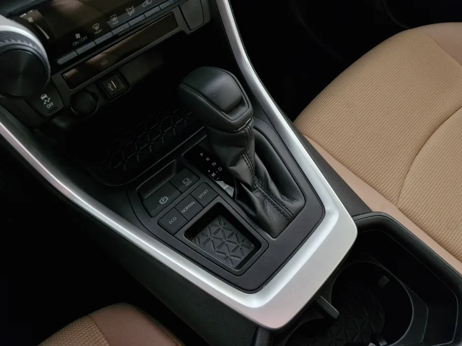 تويوتا راف فور LE 2023 