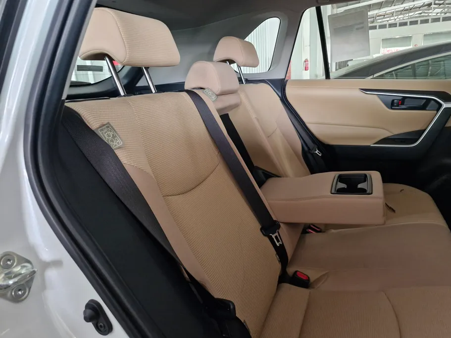 تويوتا راف فور LE 2023 