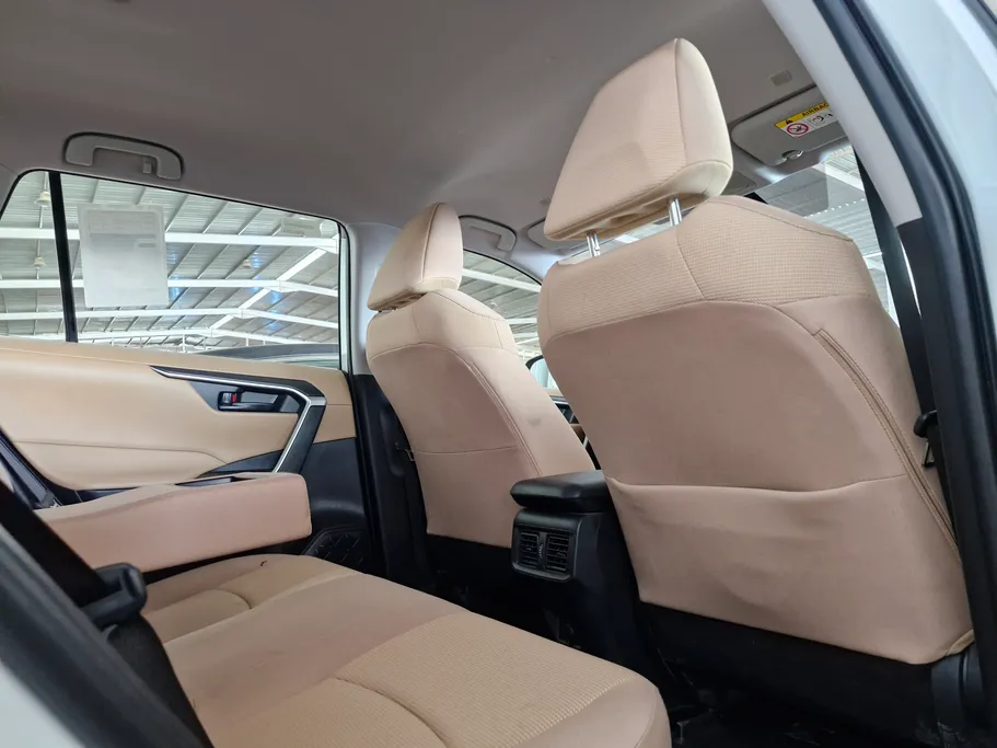 تويوتا راف فور LE 2023 