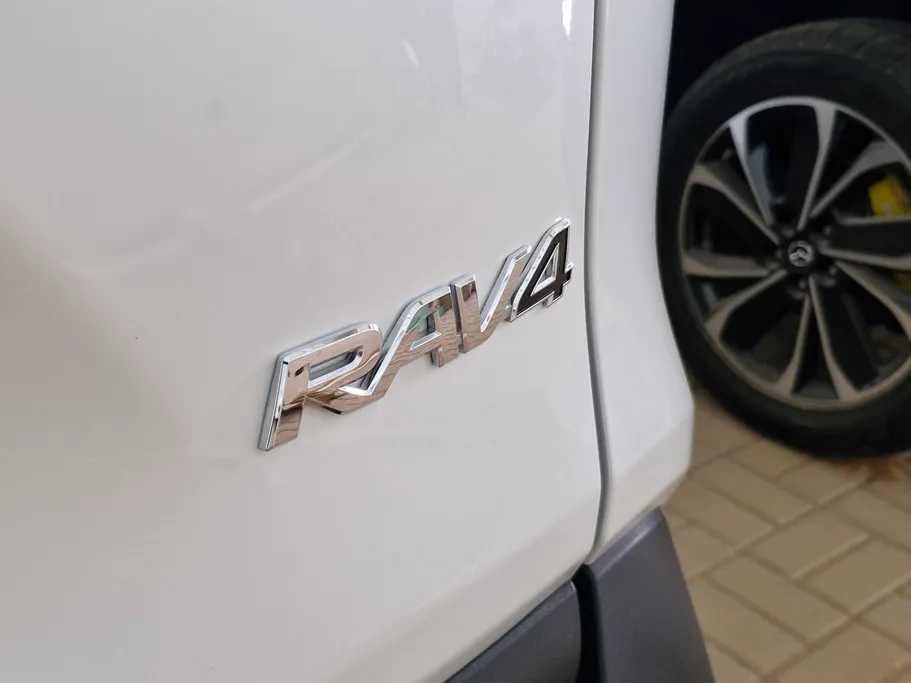 تويوتا راف فور LE 2023 