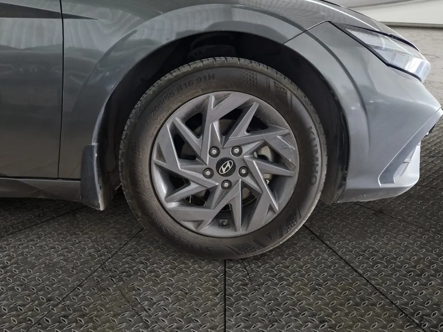 2024 Hyundai Elantra Smart 