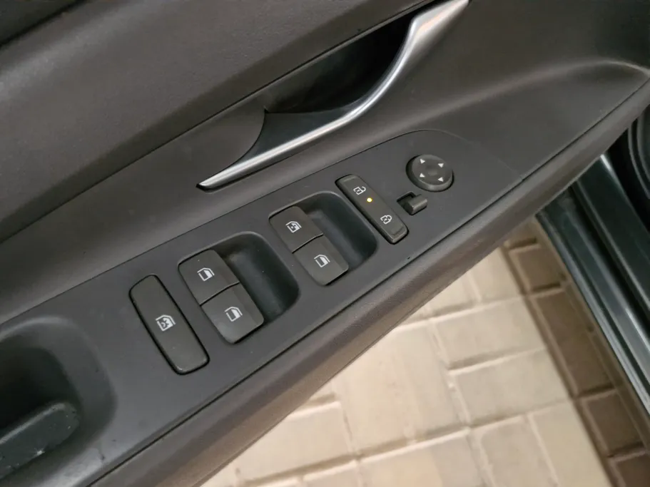 2024 Hyundai Elantra Smart 