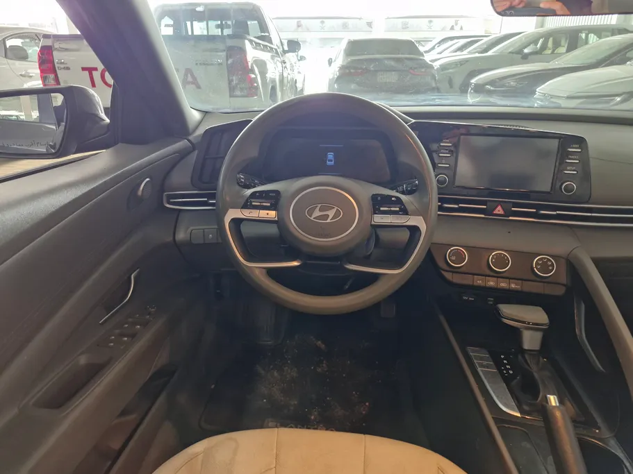 2024 Hyundai Elantra Smart 