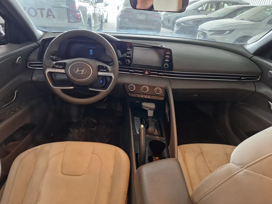 2024 Hyundai Elantra Smart 