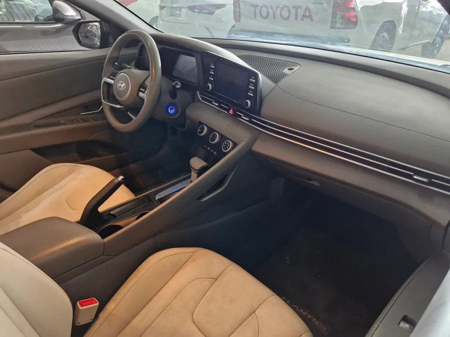 2024 Hyundai Elantra Smart 