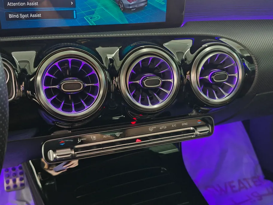 2023 Mercedes CLA 200 