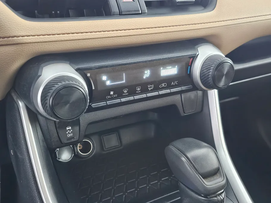 تويوتا راف فور LE 2022 