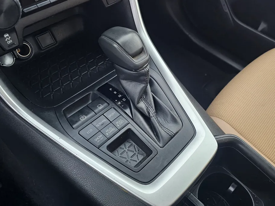 تويوتا راف فور LE 2022 