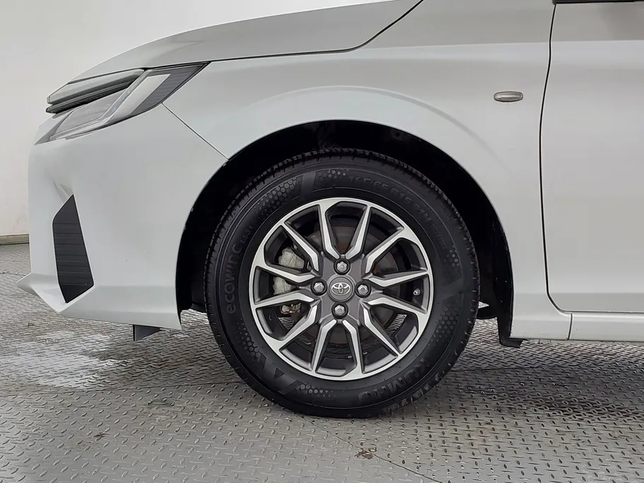 2023 Toyota Yaris  Y 