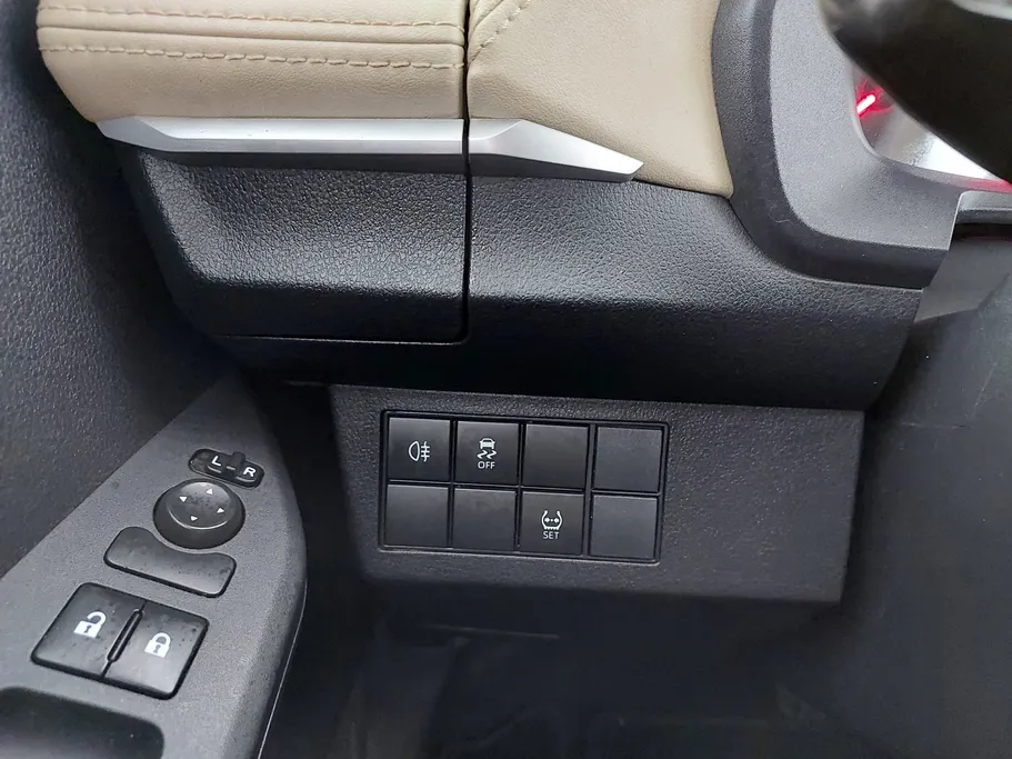 2023 Toyota Yaris  Y 