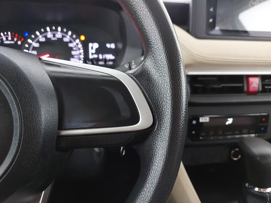 2023 Toyota Yaris  Y 