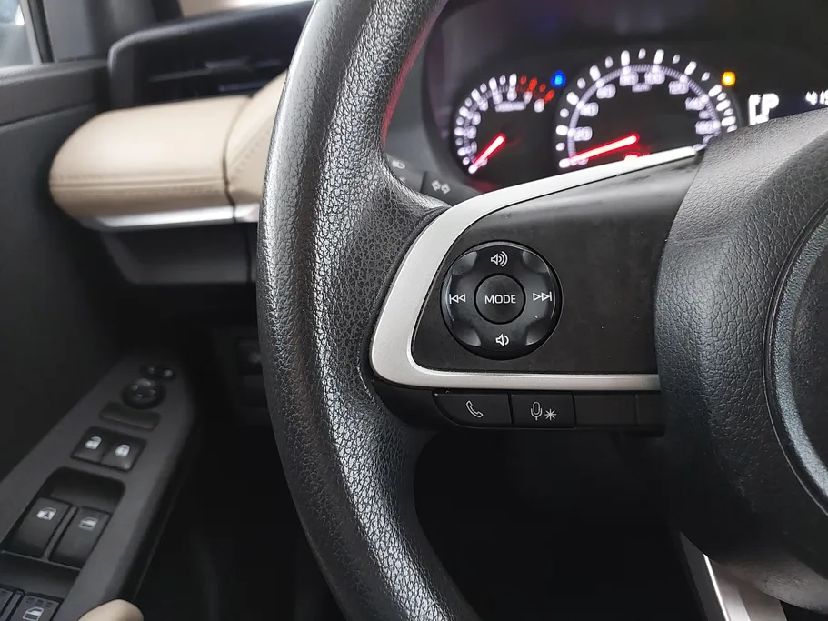 2023 Toyota Yaris  Y 