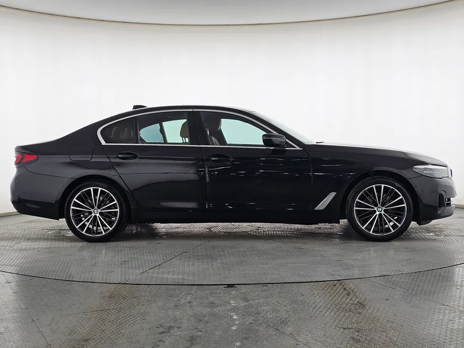 2023 BMW 5 Series 520i 