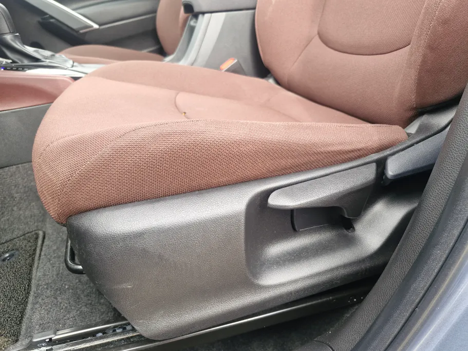 2024 Toyota Corolla Cross LE HEV 