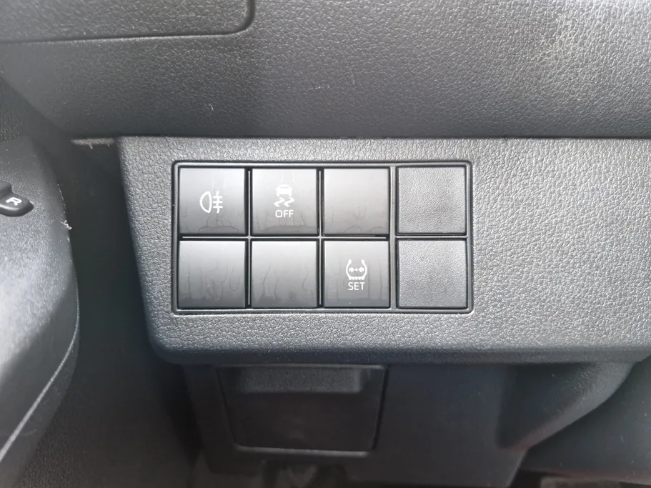 تويوتا يارس Y 2023 