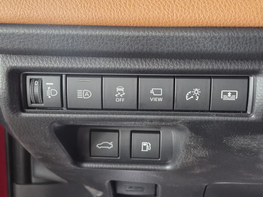 تويوتا كامري LUMIERE HEV 2025 