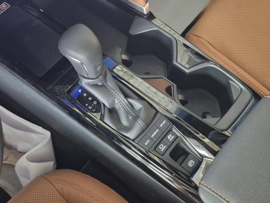 تويوتا كامري LUMIERE HEV 2025 