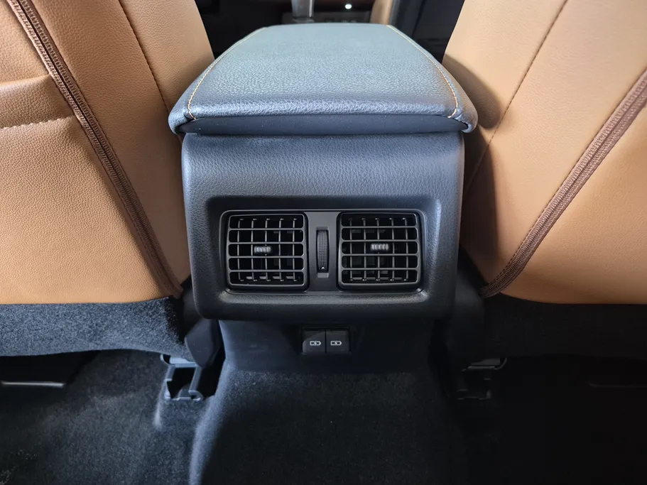 تويوتا كامري LUMIERE HEV 2025 