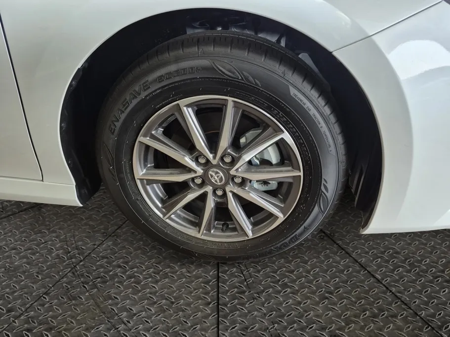 2025 Toyota Camry  E HEV 