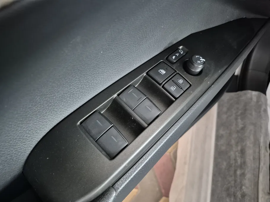 2025 Toyota Camry  E HEV 