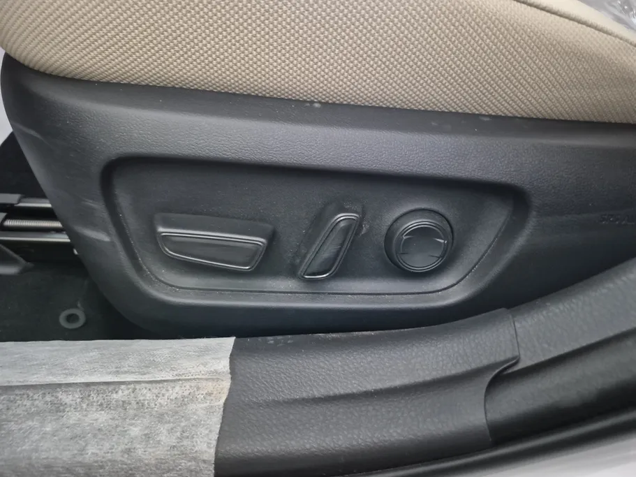 2025 Toyota Camry  E HEV 