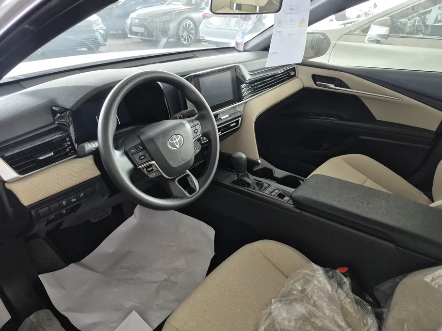 2025 Toyota Camry  E HEV 