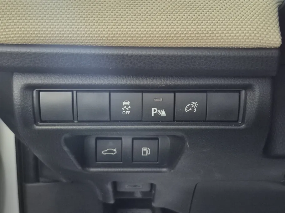 2025 Toyota Camry  E HEV 