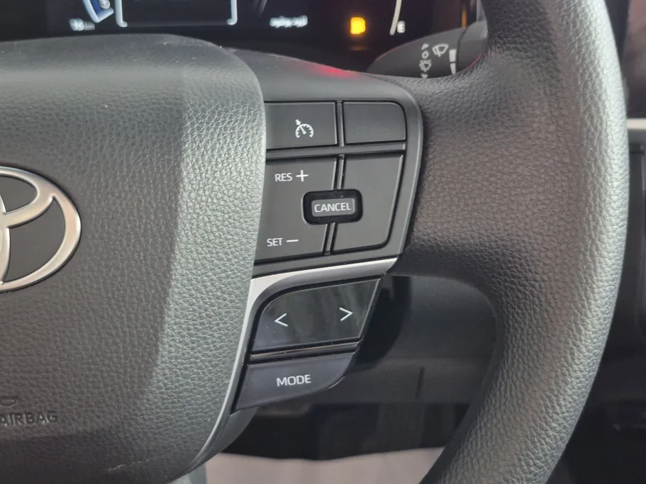 2025 Toyota Camry  E HEV 