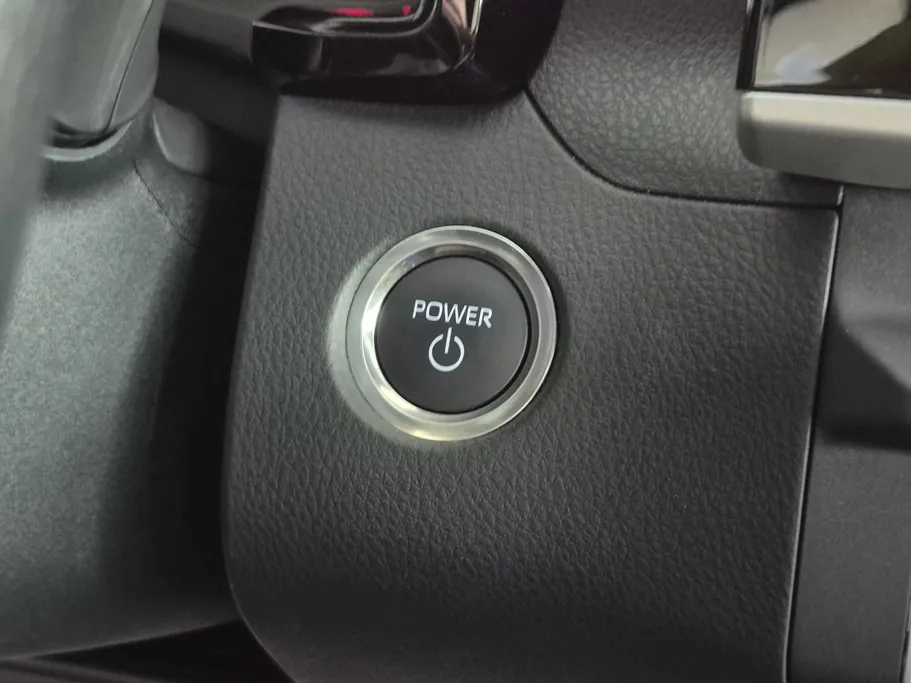 2025 Toyota Camry  E HEV 