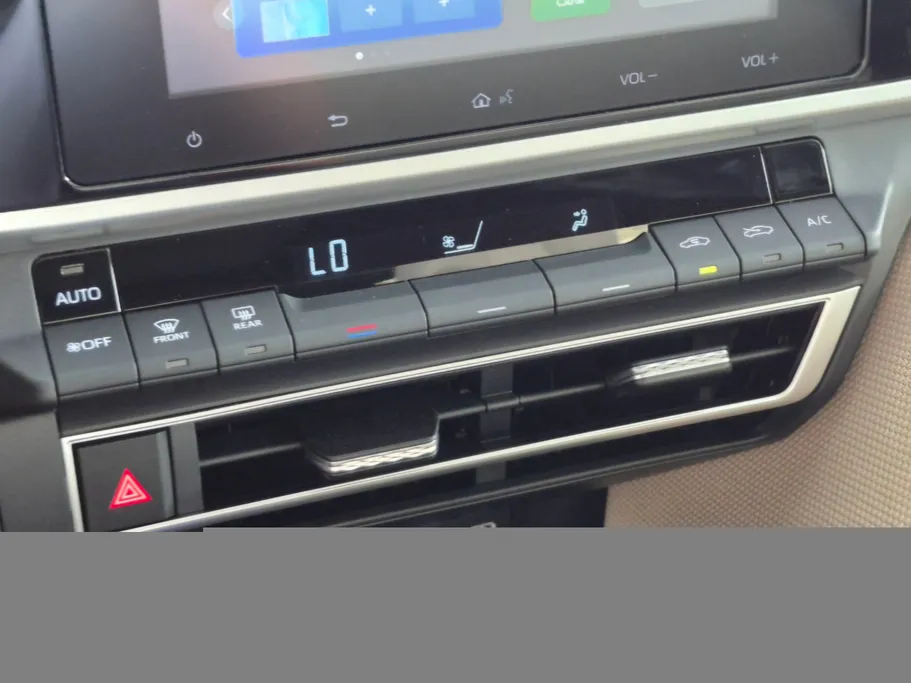 2025 Toyota Camry  E HEV 