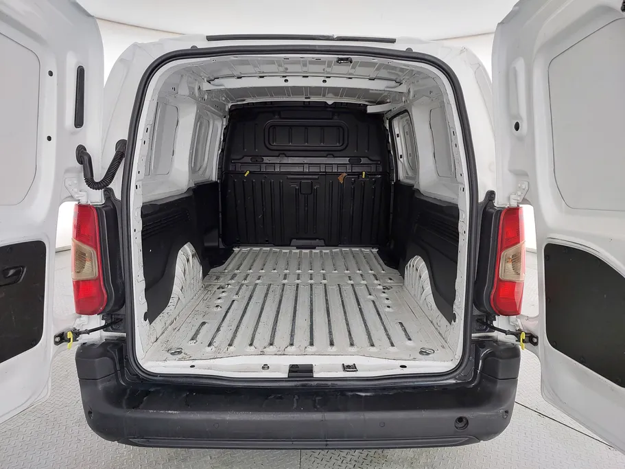 2022 Peugeot Partner Short van 