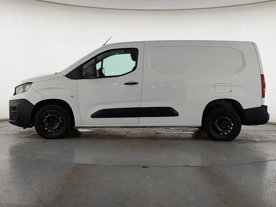 2022 Peugeot Partner Short van 