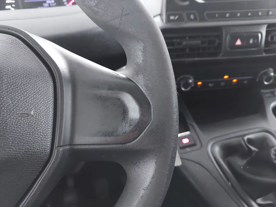 2022 Peugeot Partner Short van 