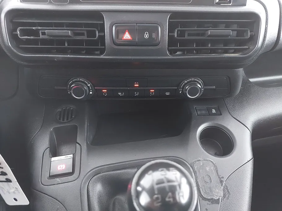 2022 Peugeot Partner Short van 