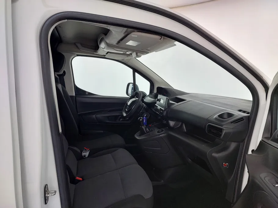 2022 Peugeot Partner Short van 