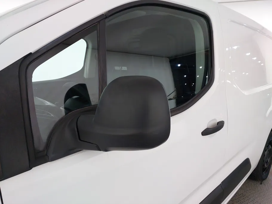 2022 Peugeot Partner Short van 