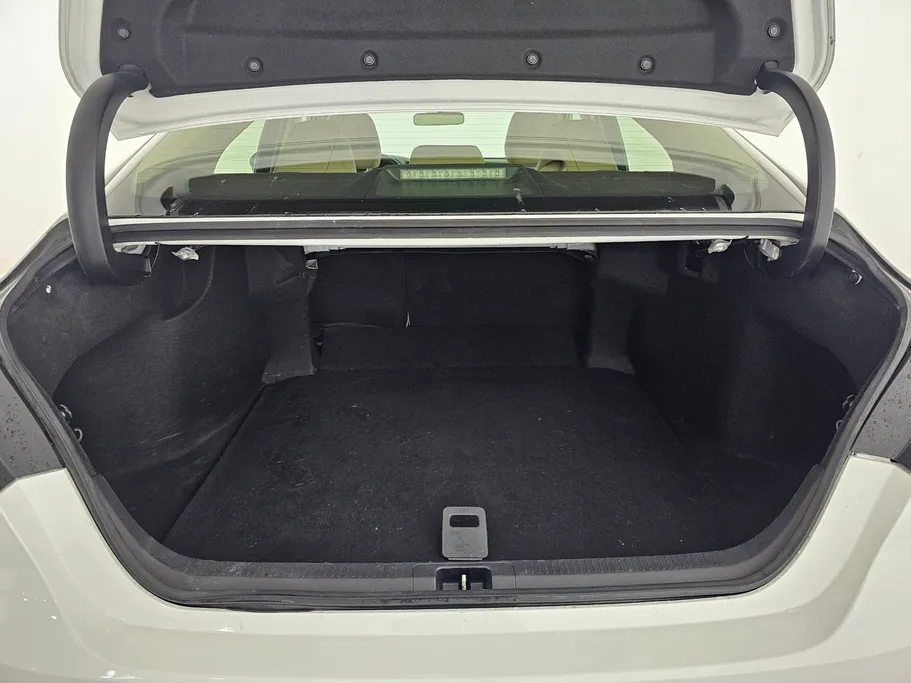 تويوتا كامري LE 2023 