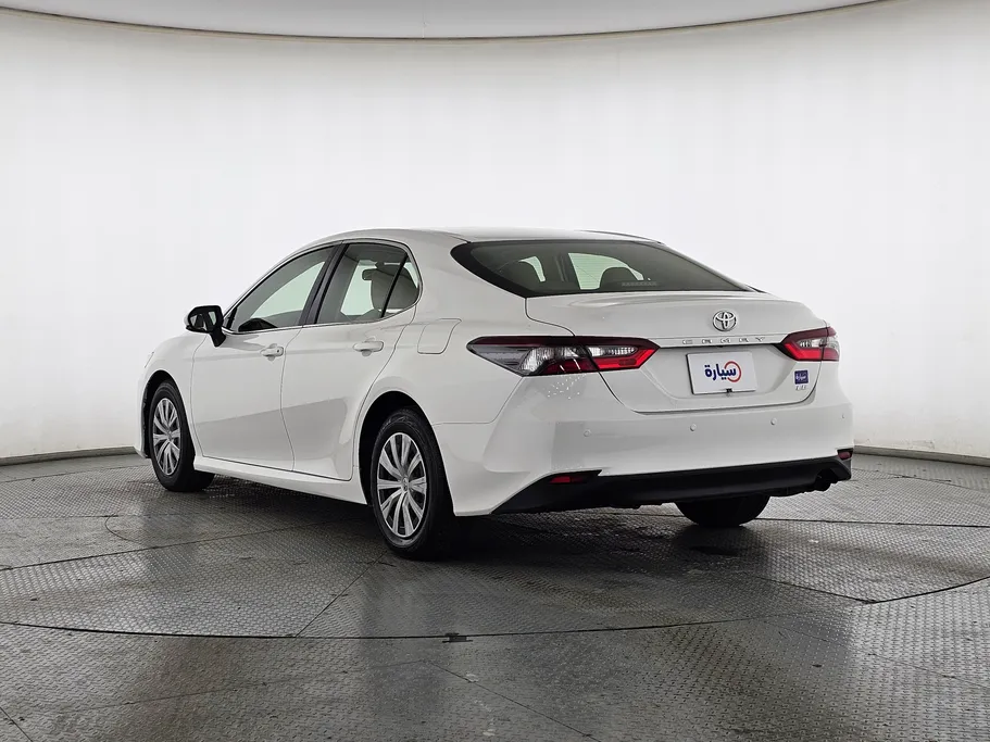 تويوتا كامري LE 2023 