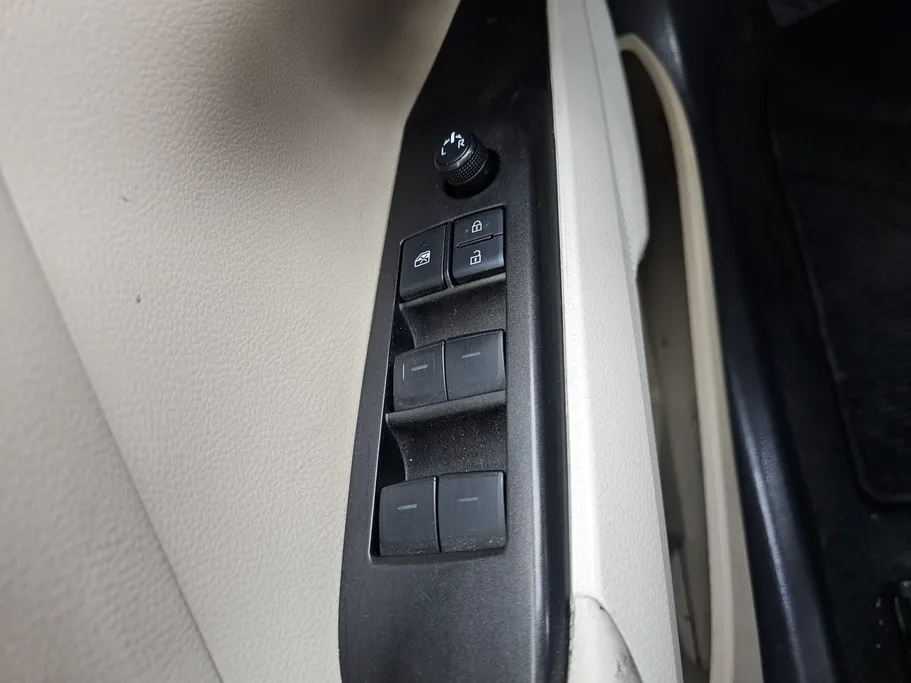 تويوتا كامري LE 2023 