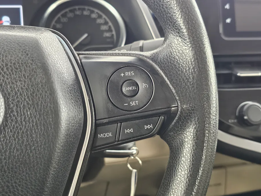 تويوتا كامري LE 2023 